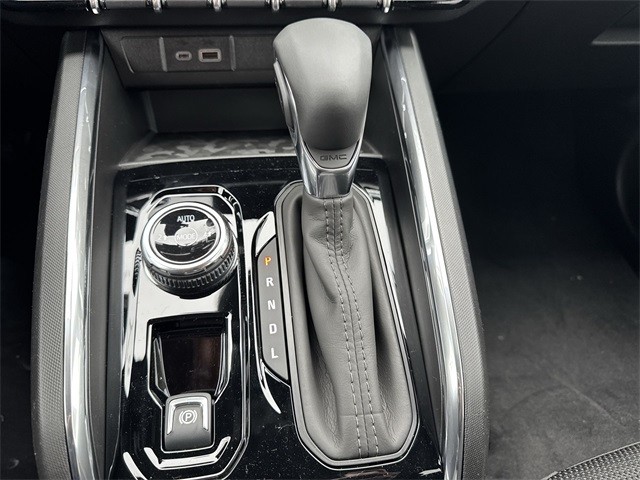 GMC Canyon Vehicle Full-screen Gallery Image 20