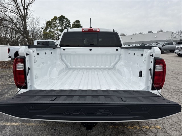 GMC Canyon Vehicle Full-screen Gallery Image 24