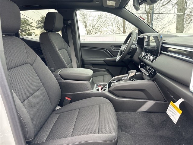 GMC Canyon Vehicle Full-screen Gallery Image 25