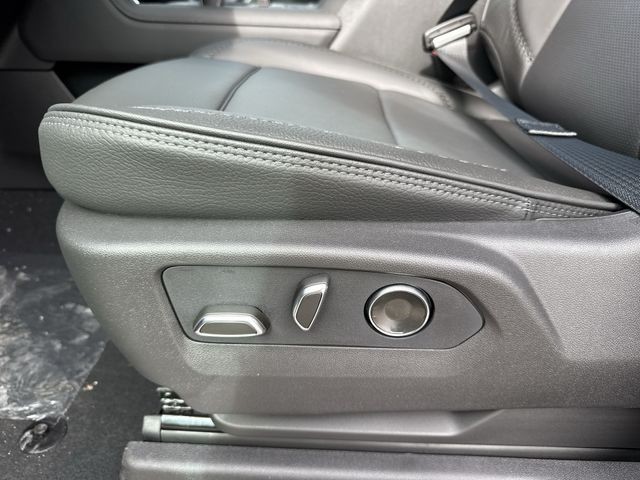 GMC Sierra 1500 Vehicle Full-screen Gallery Image 12