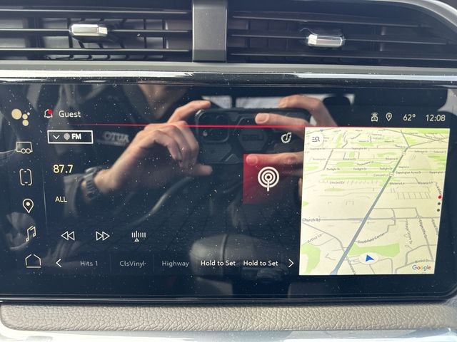 GMC Sierra 1500 Vehicle Full-screen Gallery Image 16