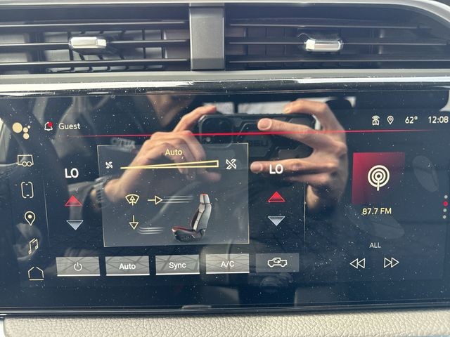 GMC Sierra 1500 Vehicle Full-screen Gallery Image 19