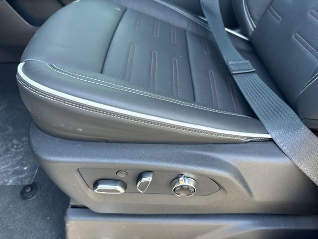 GMC Sierra 1500 Vehicle Full-screen Gallery Image 12