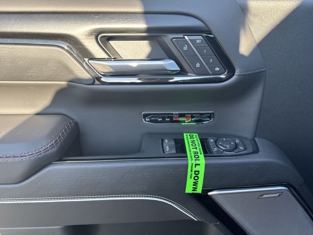 GMC Sierra 1500 Vehicle Full-screen Gallery Image 13