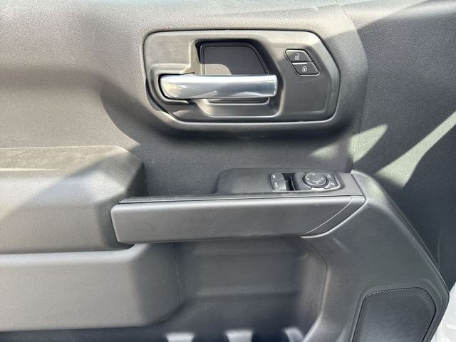 GMC Sierra 1500 Vehicle Full-screen Gallery Image 13