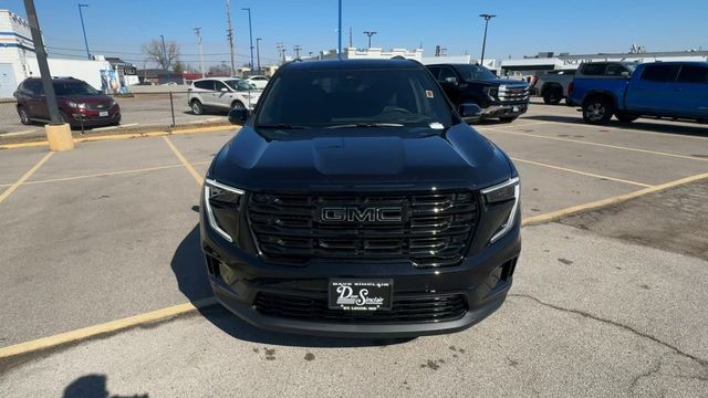 GMC Acadia Vehicle Full-screen Gallery Image 03