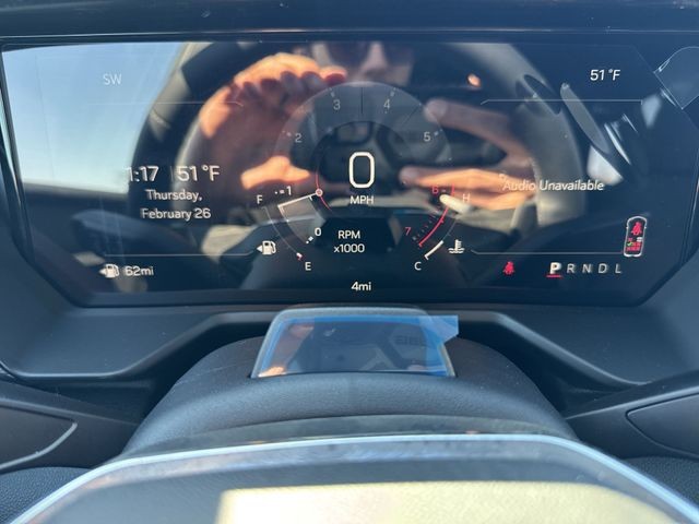 GMC Acadia Vehicle Full-screen Gallery Image 15