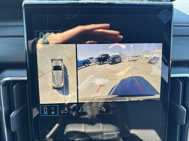 GMC Acadia Vehicle Full-screen Gallery Image 17