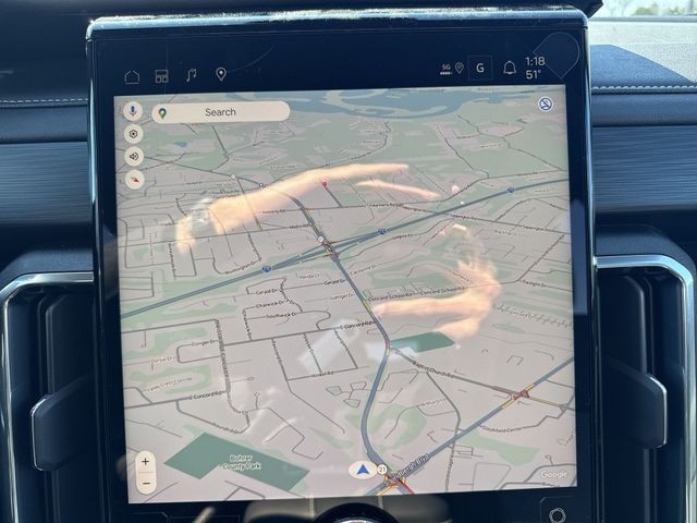 GMC Acadia Vehicle Full-screen Gallery Image 18