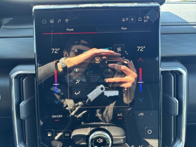 GMC Acadia Vehicle Full-screen Gallery Image 19