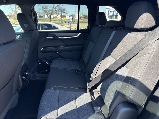 GMC Acadia Vehicle Full-screen Gallery Image 22