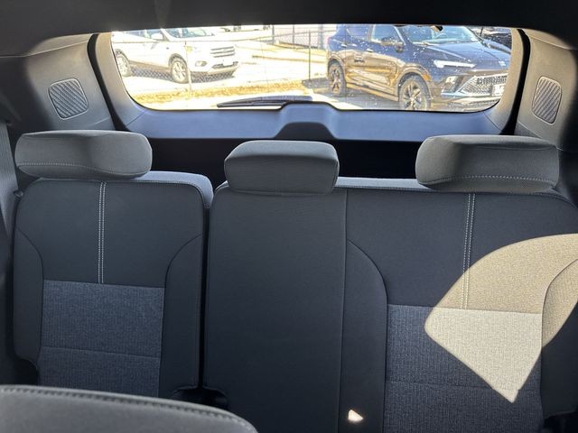 GMC Acadia Vehicle Full-screen Gallery Image 23