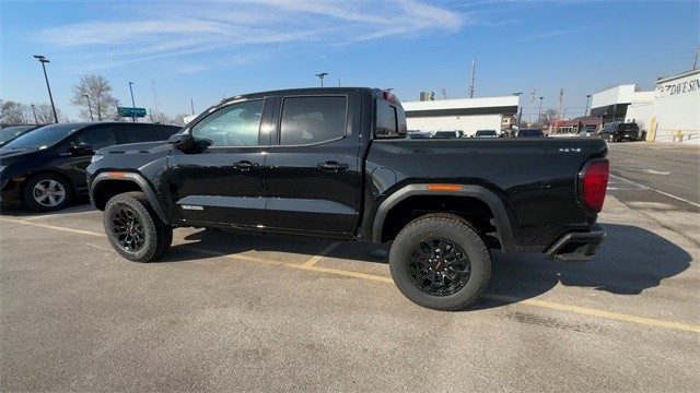 GMC Canyon Vehicle Full-screen Gallery Image 06