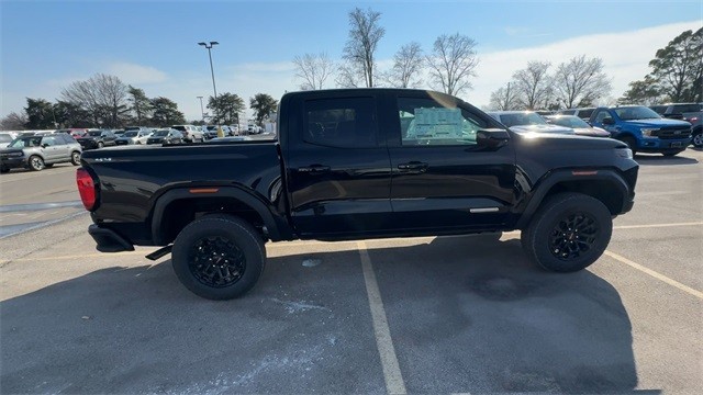 GMC Canyon Vehicle Full-screen Gallery Image 09