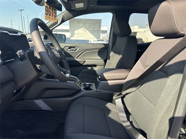 GMC Canyon Vehicle Full-screen Gallery Image 11