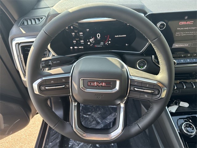 GMC Canyon Vehicle Full-screen Gallery Image 14