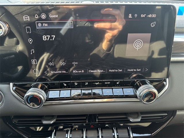 GMC Canyon Vehicle Full-screen Gallery Image 16