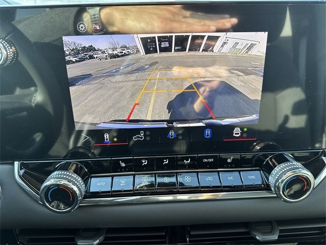 GMC Canyon Vehicle Full-screen Gallery Image 17