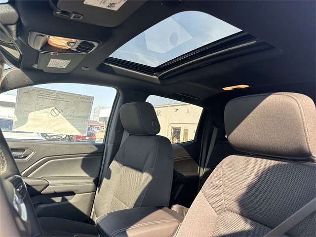 GMC Canyon Vehicle Full-screen Gallery Image 22