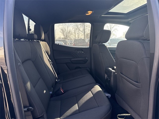 GMC Canyon Vehicle Full-screen Gallery Image 25