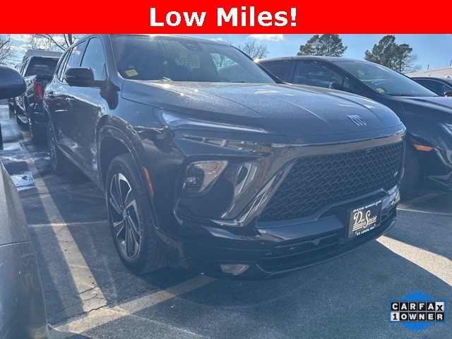 Buick Enclave Vehicle Full-screen Gallery Image 02