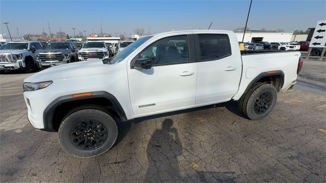 GMC Canyon Vehicle Full-screen Gallery Image 04