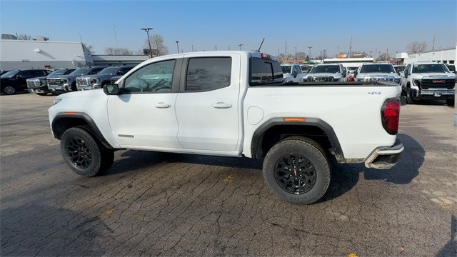 GMC Canyon Vehicle Full-screen Gallery Image 06