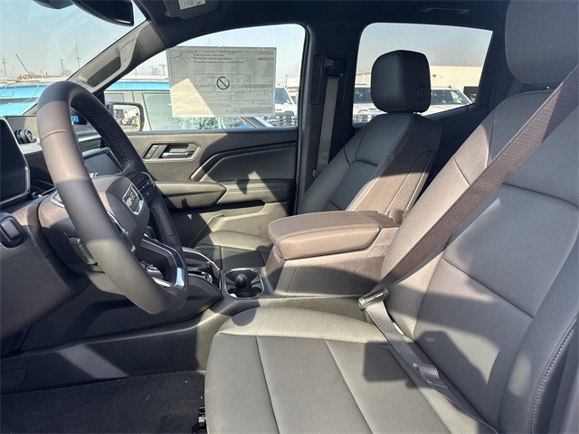 GMC Canyon Vehicle Full-screen Gallery Image 11