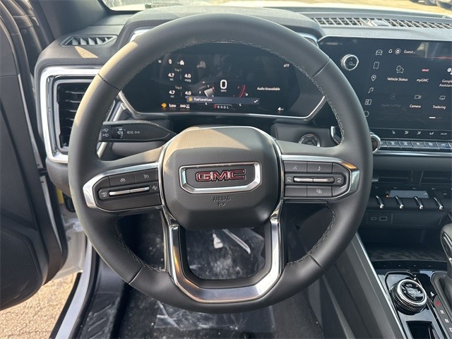 GMC Canyon Vehicle Full-screen Gallery Image 14