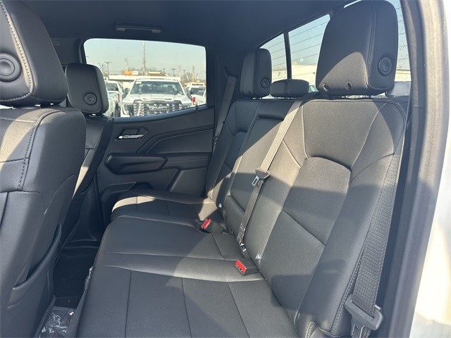 GMC Canyon Vehicle Full-screen Gallery Image 22