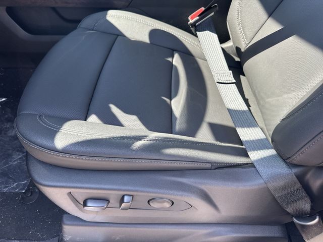 GMC Sierra 1500 Vehicle Full-screen Gallery Image 12