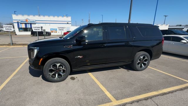 GMC Yukon XL Vehicle Full-screen Gallery Image 04