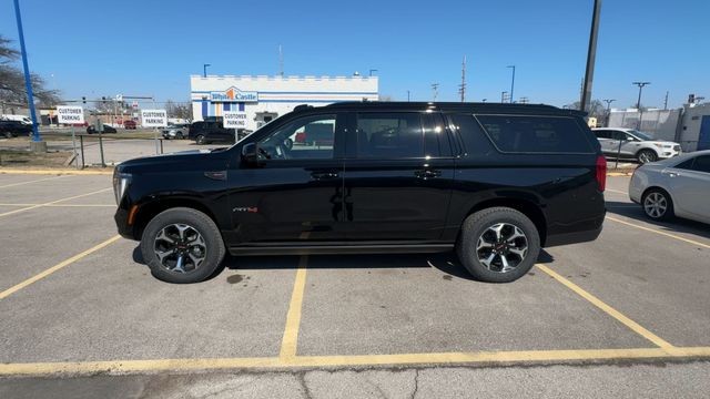 GMC Yukon XL Vehicle Full-screen Gallery Image 05