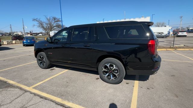 GMC Yukon XL Vehicle Full-screen Gallery Image 06