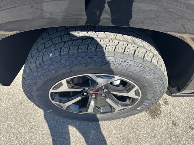 GMC Yukon XL Vehicle Full-screen Gallery Image 10