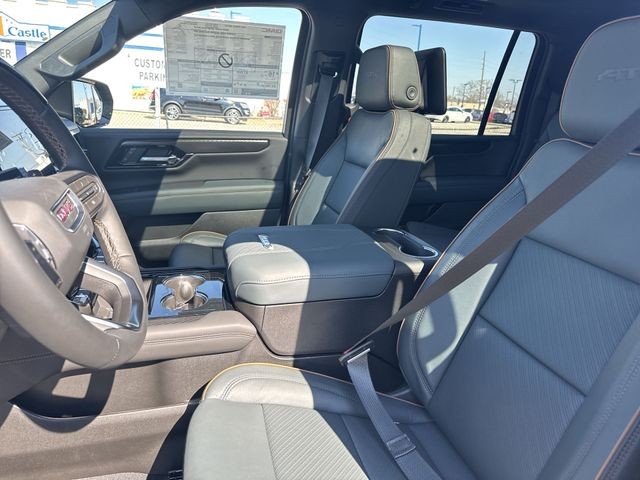 GMC Yukon XL Vehicle Full-screen Gallery Image 11