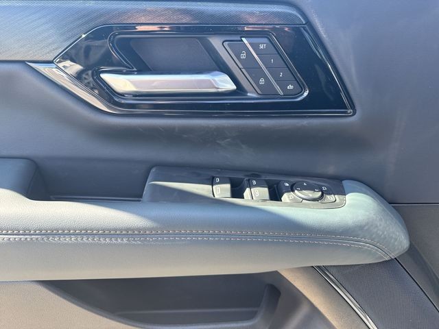 GMC Yukon XL Vehicle Full-screen Gallery Image 13