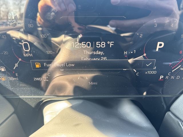 GMC Yukon XL Vehicle Full-screen Gallery Image 15