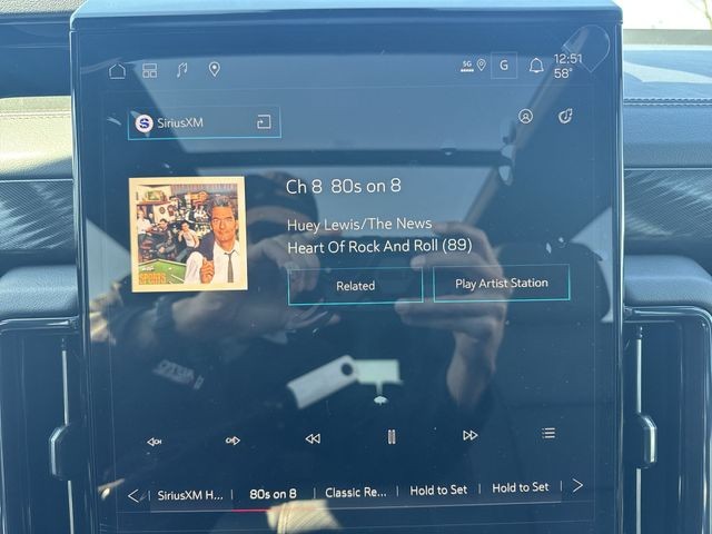 GMC Yukon XL Vehicle Full-screen Gallery Image 16