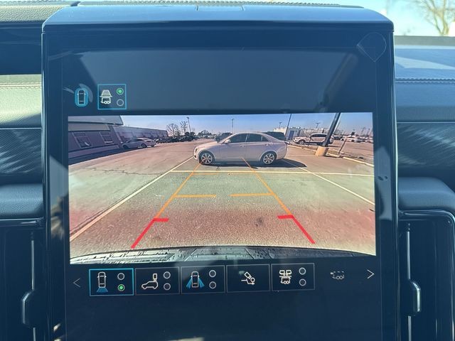 GMC Yukon XL Vehicle Full-screen Gallery Image 17