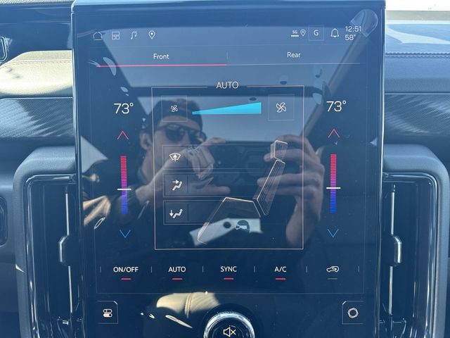 GMC Yukon XL Vehicle Full-screen Gallery Image 19