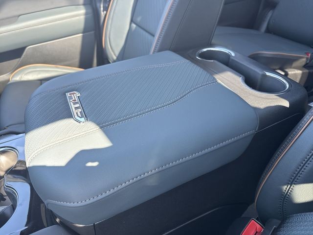 GMC Yukon XL Vehicle Full-screen Gallery Image 21