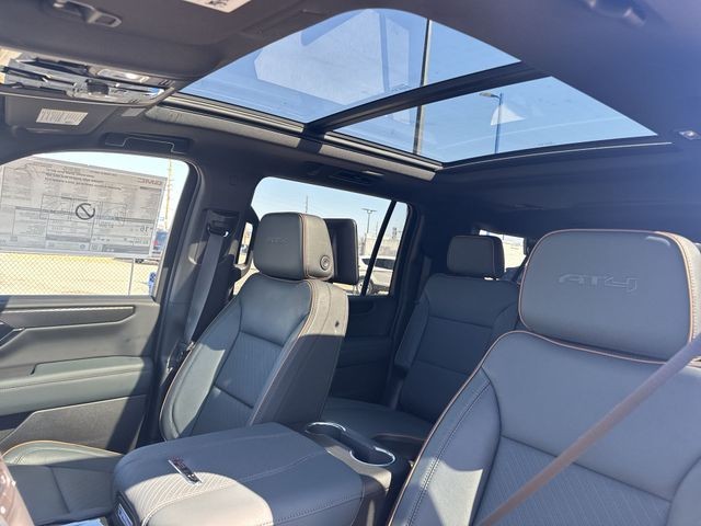 GMC Yukon XL Vehicle Full-screen Gallery Image 22