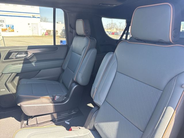 GMC Yukon XL Vehicle Full-screen Gallery Image 23