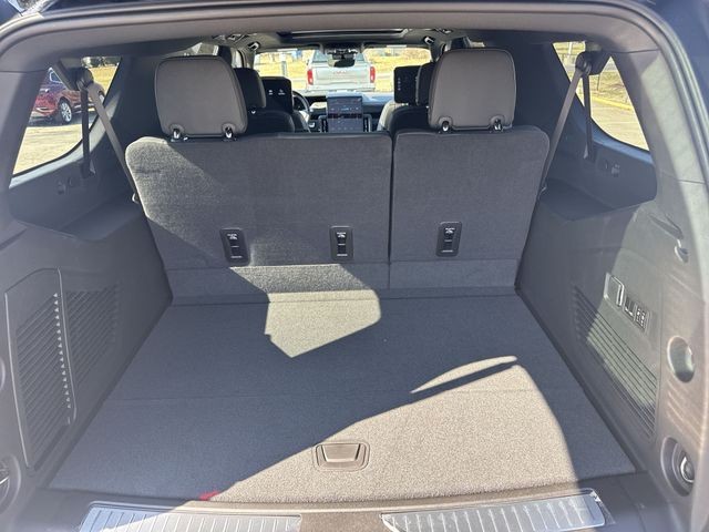 GMC Yukon XL Vehicle Full-screen Gallery Image 25