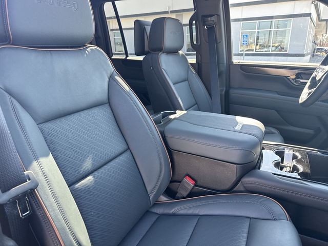 GMC Yukon XL Vehicle Full-screen Gallery Image 26