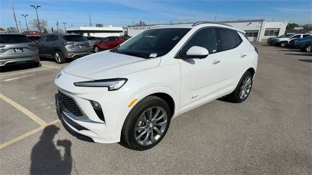 Buick Encore GX Vehicle Full-screen Gallery Image 04