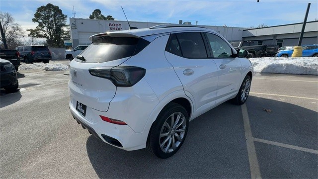 Buick Encore GX Vehicle Full-screen Gallery Image 08