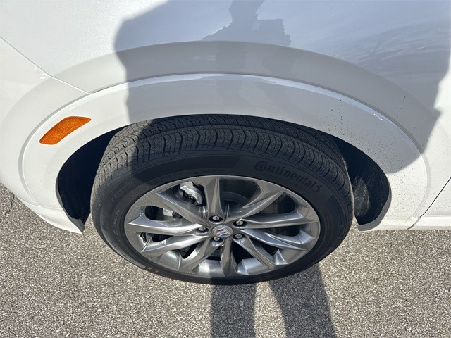 Buick Encore GX Vehicle Full-screen Gallery Image 10