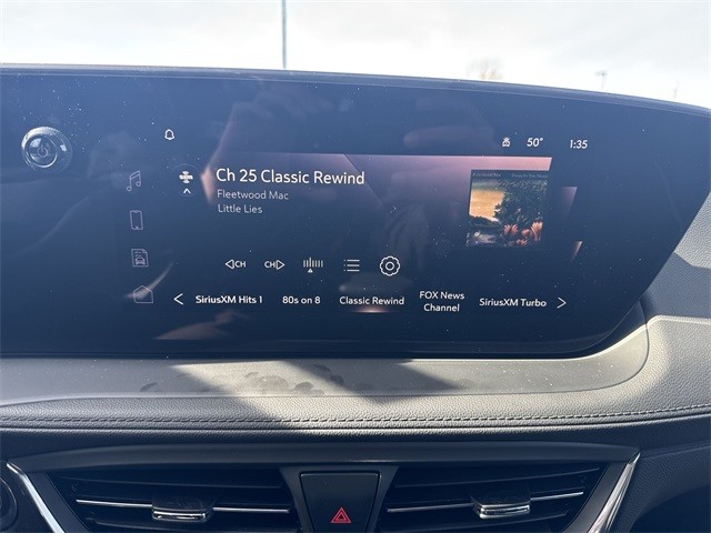 Buick Encore GX Vehicle Full-screen Gallery Image 16